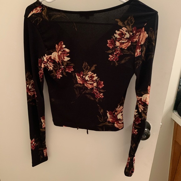 Super cute top - Picture 2 of 4